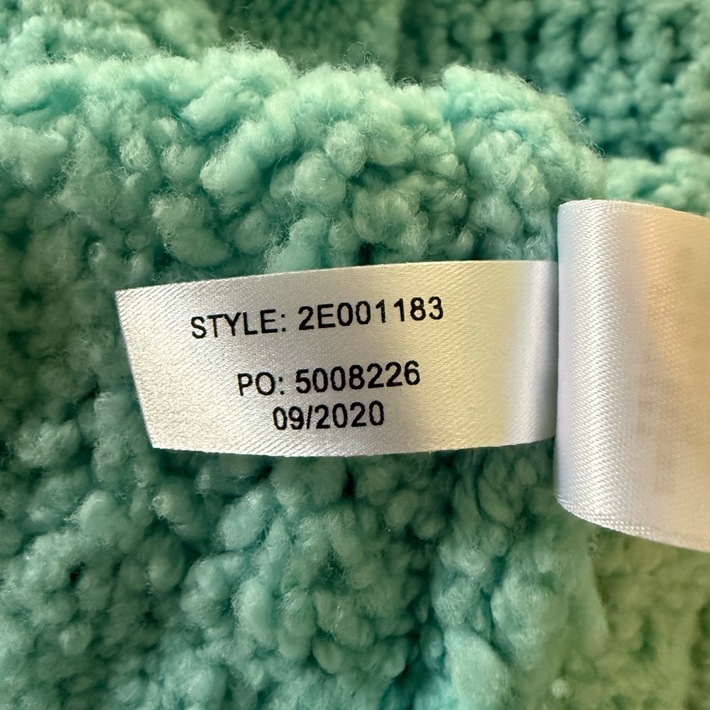 Vineyard Vines Capri Blue Cozy Fisherman Merino Wool Blend Sweater-Size Medium - Picture 13 of 14